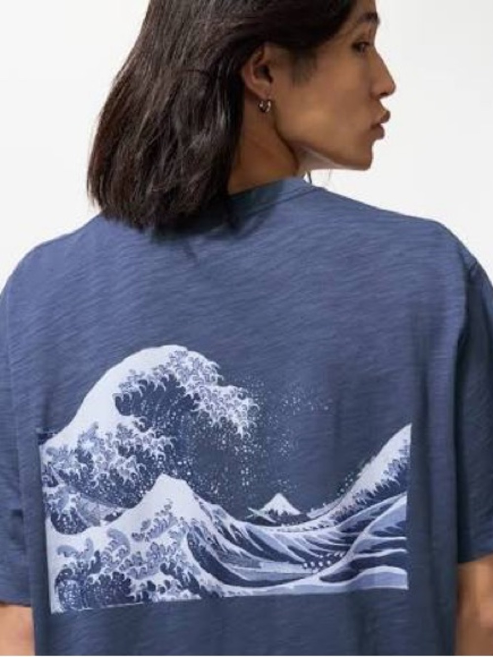Uniqlo The Great Wave Ukiyo-e Blue Graphic Tee